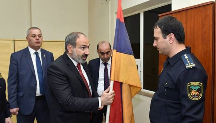  Նիկոլ Փաշինյանը հրահանգել է դրոշի նկատմամբ վերաբերմունքի պատճառով ազատված աշխատակցին կրկին ծառայության ընդունել ՊԵԿ-ում