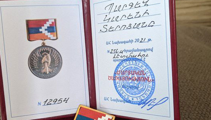 «Ընգերուհի՛ ջան, չգիտենք, մեզ տվել են էդ մեդալները, ասել են՝ բաժանեք»․ պատմում է զոհված զինծառայողի հարազատը