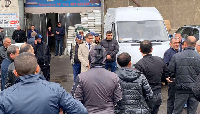 «Փեթակ» առևտրի կենտրոնի տնօրենը հրաժարվում է փակել շուկան