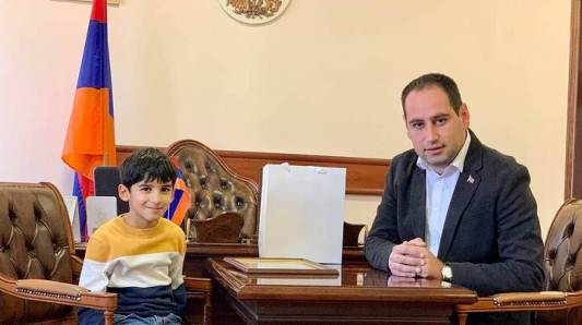 Արմավիրցի փոքրիկը 4 միլիոն դրամի ընկույզ է վաճառել՝ գումարը փոխանցելով հիմնադրամին