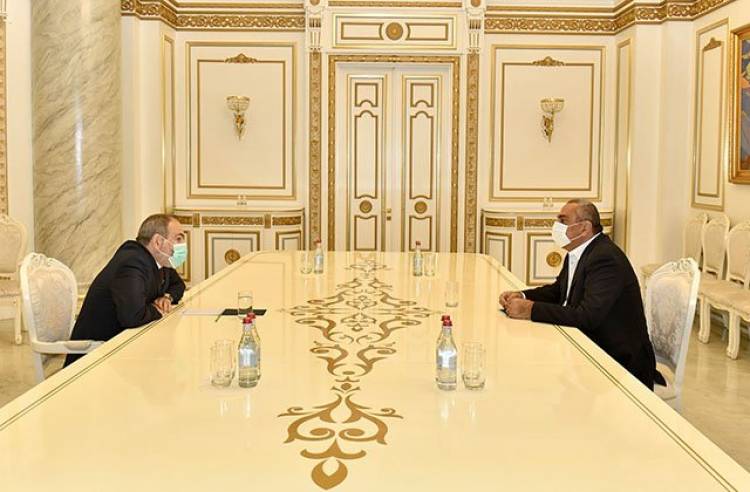 Նիկոլ Փաշինյանը հանդիպել է Սամվել Ալեքսանյանի և այլ գործարարների հետ