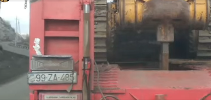 Ադրբեջանական մեքենաների շարասյունը հայկական մեքենաների հետ երթևեկում է Շուշիի ճանապարհին