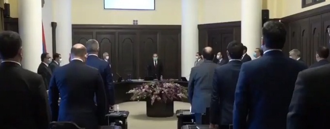 Չարքի ծնունդներ, դուք հպարտ եք ձեր սրիկայությամբ ու ստորաքարշությամբ. Բանաստեղծն՝ իշխանությանը