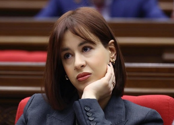 «Ջազային ու էստրադային քոլեջ ավարտածը ո՞նց է Երևանի քաղաքապետի մամուլի խոսնակ աշխատելու»․ Ոսկան Սարգսյան