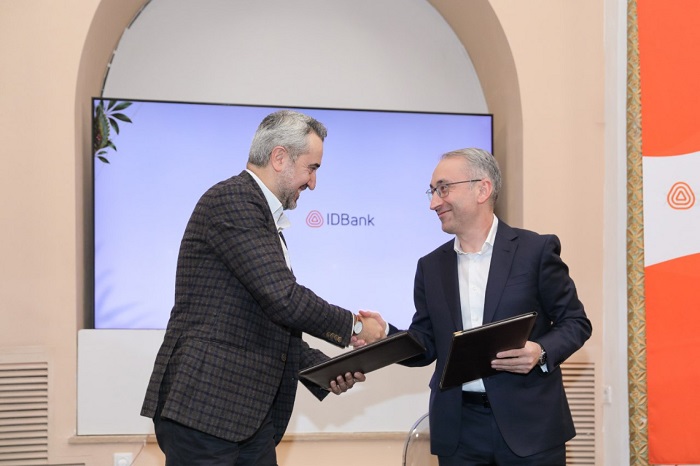 IDBank-ը իր 35-ամյակի միջոցառումների շրջանակում համագործակցության հուշագիր է կնքել Մատենադարանի հետ